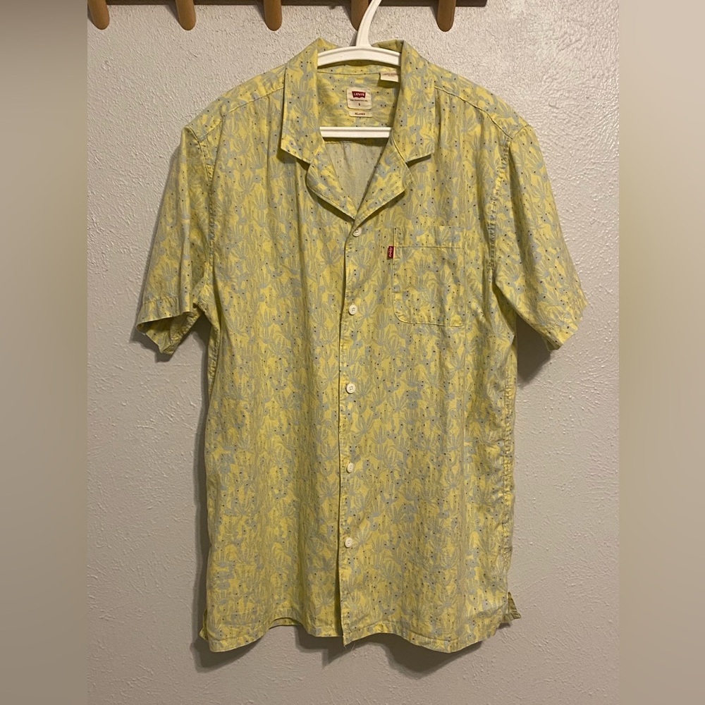 Levi’s - Men’s Classic Camp Collar Relaxed Fit Shirt - Yellow Cactus - S